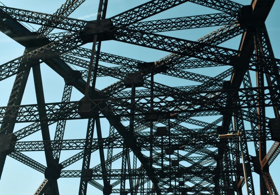 Steel truss structure open to the sky